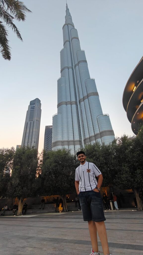 Burj Khalifa Dubai Group Tour with Varni Tourism – Best Travel Agency in Ahmedabad for Iconic Dubai Experiences